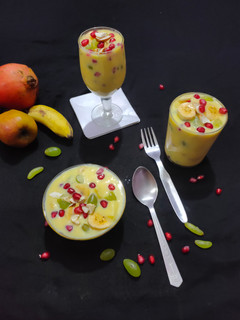 मिक्स फ्रूट कस्टर्ड (Mix Fruit custard recipe in hindi) रेसिपी मुख्य फोटो