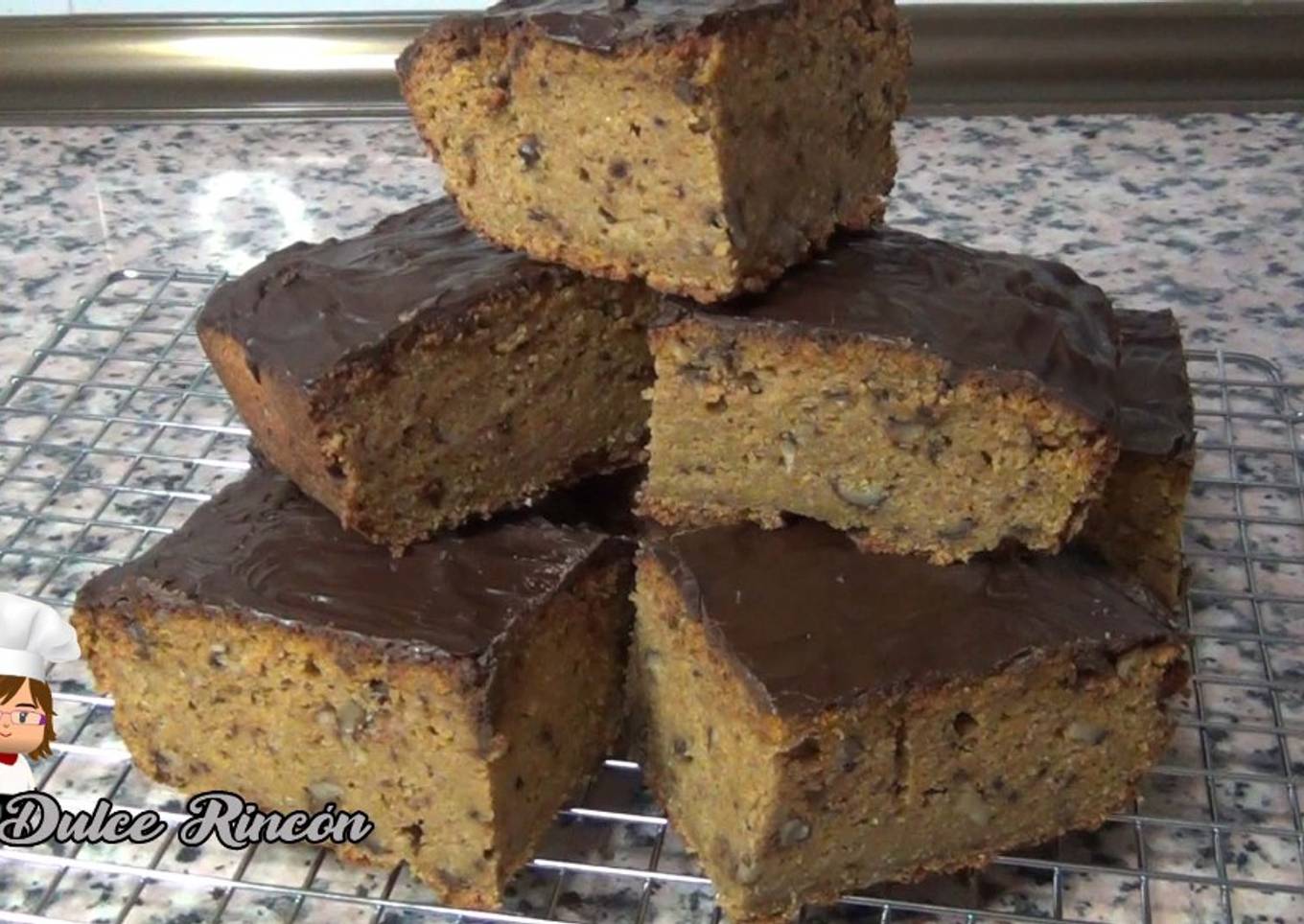 Bizcocho de zanahoria 🥕con nueces y cobertura de chocolate 🍫 / en batidora, súper fácil y saludable