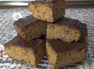 Foto principal de Bizcocho de zanahoria 🥕con nueces y cobertura de chocolate 🍫 / en batidora, súper fácil y saludable