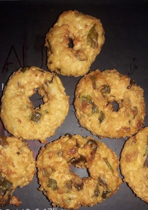 उड़द दाल का वड़ा (Urad dal ka vada recipe in Hindi) रेसिपी मुख्य फोटो
