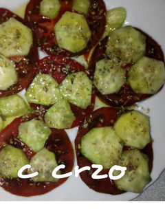Una foto de Ensalada de tomate y pepino