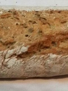 Una foto de Pan integral con semillas