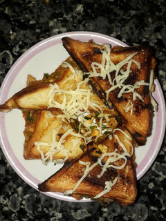 A picture of Peri peri bread toast.