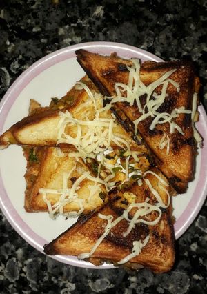 A picture of Peri peri bread toast.