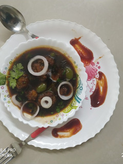 વેજ મંનચુરીયન ગ્રેવી(Veg Manchurian gravy recipe in gujrati) રેસીપી મુખ્ય ફોટો