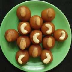 A picture of Dry Gulab Jamun.