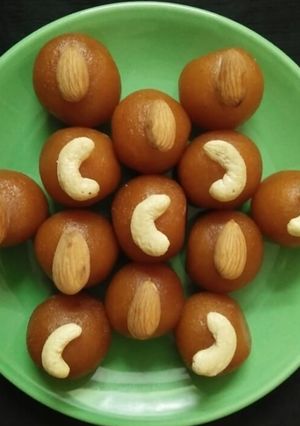 A picture of Dry Gulab Jamun.