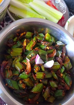 प्याज़ वाली भिंडी फ्राई (Pyaz Wali Bhindi Fry Recipe in Hindi) रेसिपी मुख्य फोटो