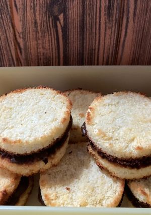 Una foto de Alfajores de coco y dulce de leche!!!