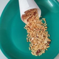 A picture of Puffed Rice Snack (Lasaniya Mumra Chavana).