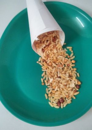 A picture of Puffed Rice Snack (Lasaniya Mumra Chavana).