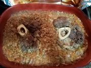 Una foto de ossobuco al horno con papel aluminio
