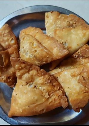 समोसे (samose recipe in Hindi) रेसिपी मुख्य फोटो