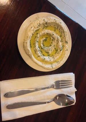 A picture of Hummus.