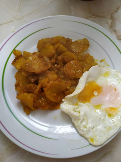 Una foto de Patatas al ajillo