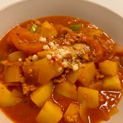 A picture of [Easy] Tomato based potato and minced pork stew (Patate al ragù).