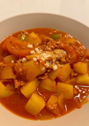 A picture of [Easy] Tomato based potato and minced pork stew (Patate al ragù).