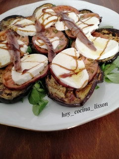 Una foto de Ensalada de berenjena y Mozzarella