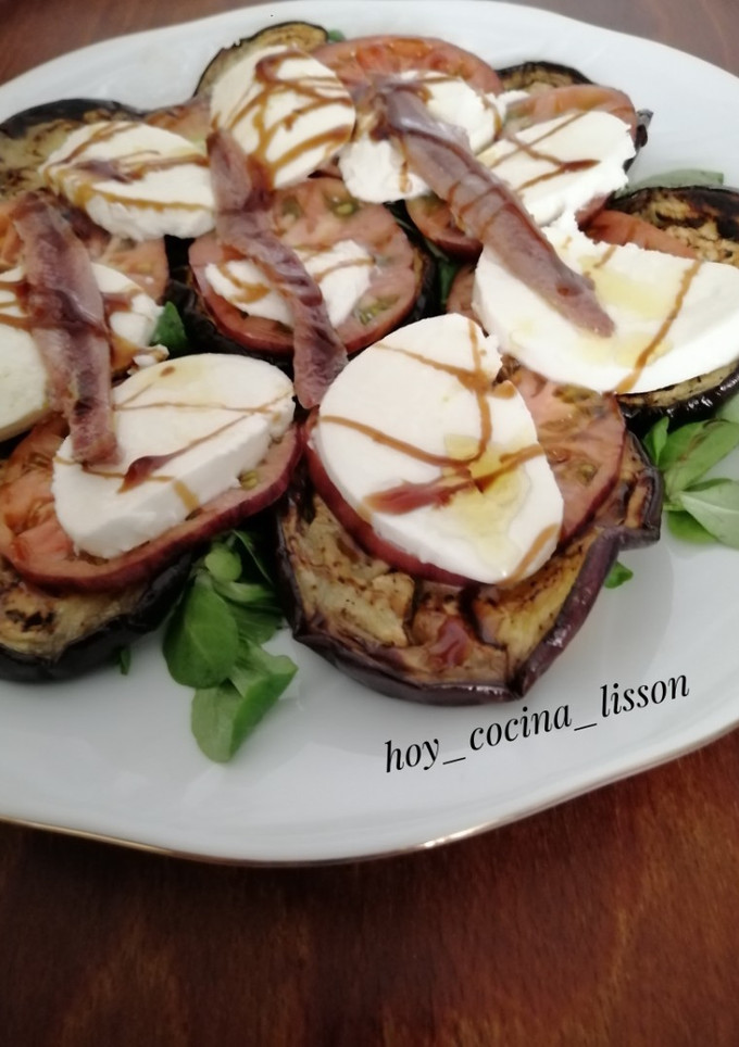 Una foto de Ensalada de berenjena y Mozzarella