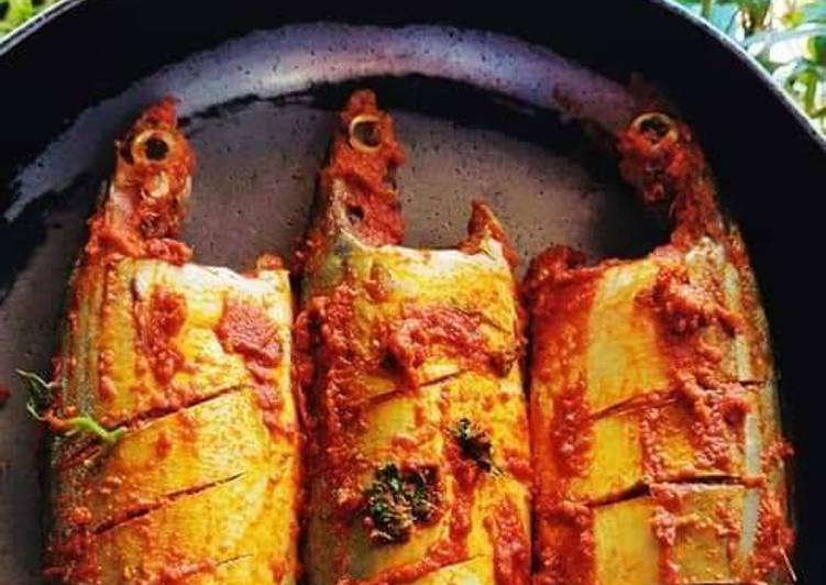 तळलेला भरलेला बांगडा मासा (Stuffed-Fried Mackerel fish recipe in marathi)