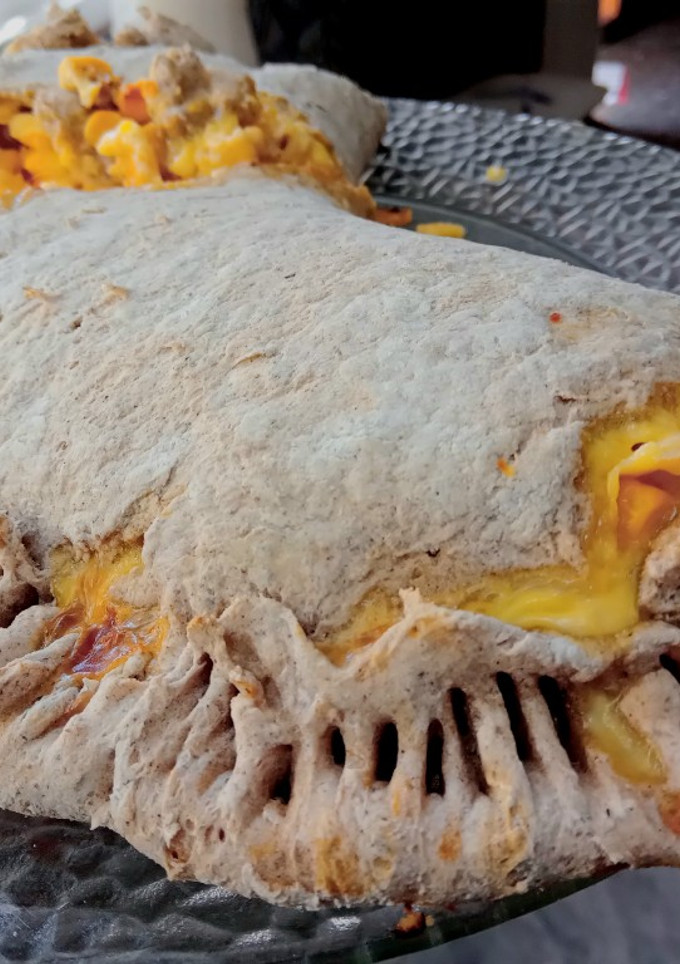 Una foto de Calzone de choclo 🌽🥟 (Masa casera sin tacc)