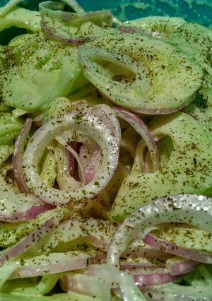Una foto de PEPINO Y Cebolla al Alioli...!