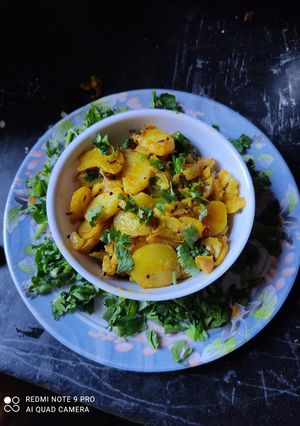 બેબી પોટેટો સબ્જી (Baby Potato Sabji Recipe In Gujarati) રેસીપી મુખ્ય ફોટો
