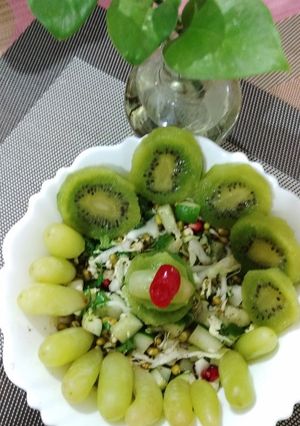 A picture of Go Green salad.
