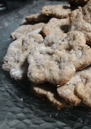 Una foto de Galletitas Saladas tipo Cracker con Semillas 🌾