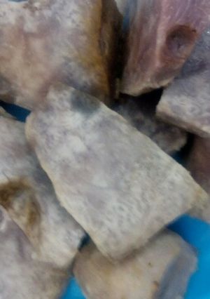 A picture of Duma boiled (arrowroots).