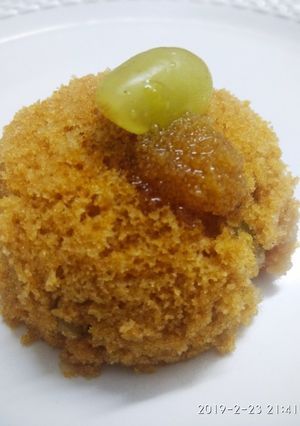 A picture of Whole wheat grapes honey cake.
