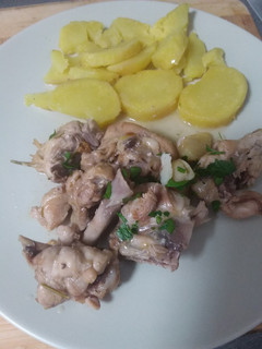 Una foto de 🐔Pollo al ajillo🧄