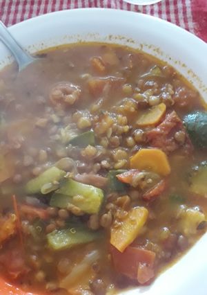 Una foto de Cazuelita de lentejas y verduras