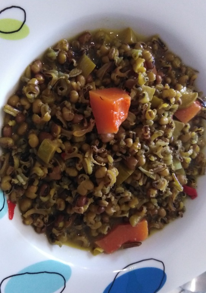 Una foto de Olla de soja verde y arroz salvaje