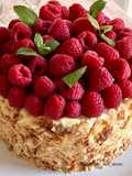 Torta girella, crema al mascarpone e lamponi