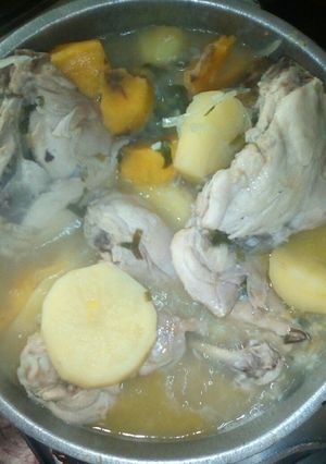 Una foto de Pollo a la olla