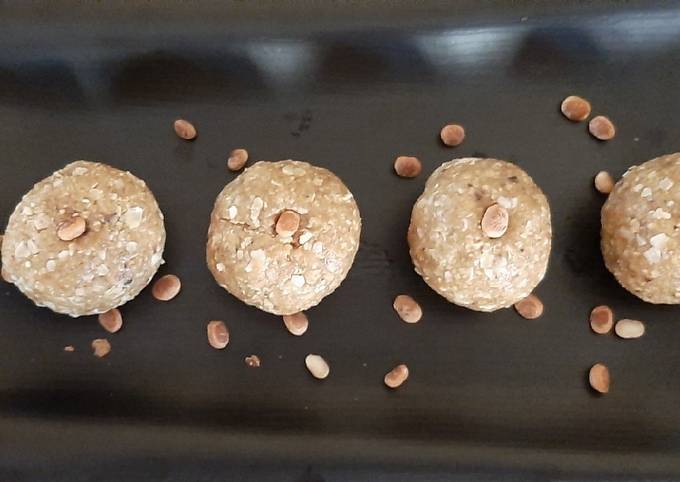 Steps to Prepare Homemade Leftover Chapati and oats Healthy Ladoo