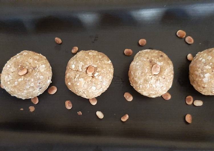 Recipe of Speedy Leftover Chapati and oats Healthy Ladoo