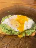 Tostón de palta con huevo poché 🥑🍳