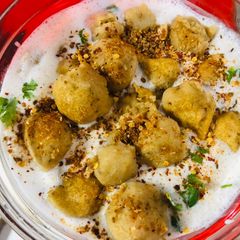 A picture of Special dahi bara chat street style.