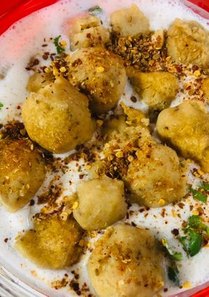 A picture of Special dahi bara chat street style.