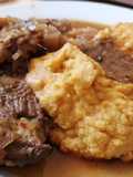 Carne al jugo con puré de garbanzos