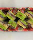 Cơm cuộn phủ bơ cá trích