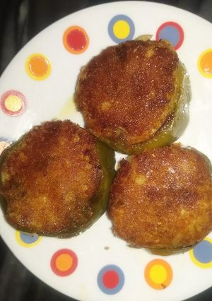 शिमला मिर्च का भरवा(shimla mirch ka bharwan recipe in hindi) रेसिपी मुख्य फोटो