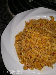 A picture of Macaroni jollof.