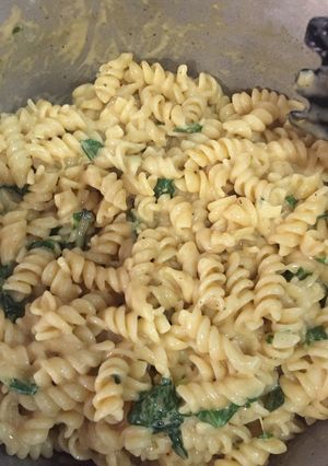 Una foto de Fideos con salsa cheddar