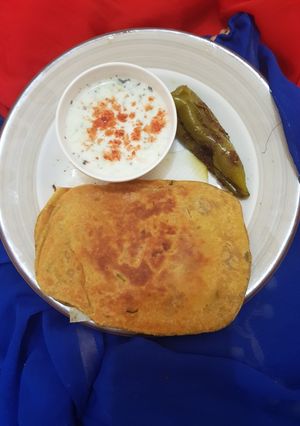 A picture of Masala parath.