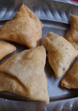 मटर समोसे (Matar samose recipe in hindi) रेसिपी मुख्य फोटो