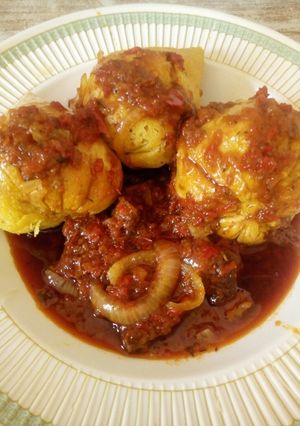 A picture of Moimoi with beaf meat sauce.