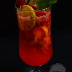 A picture of Strawberry Mojito.